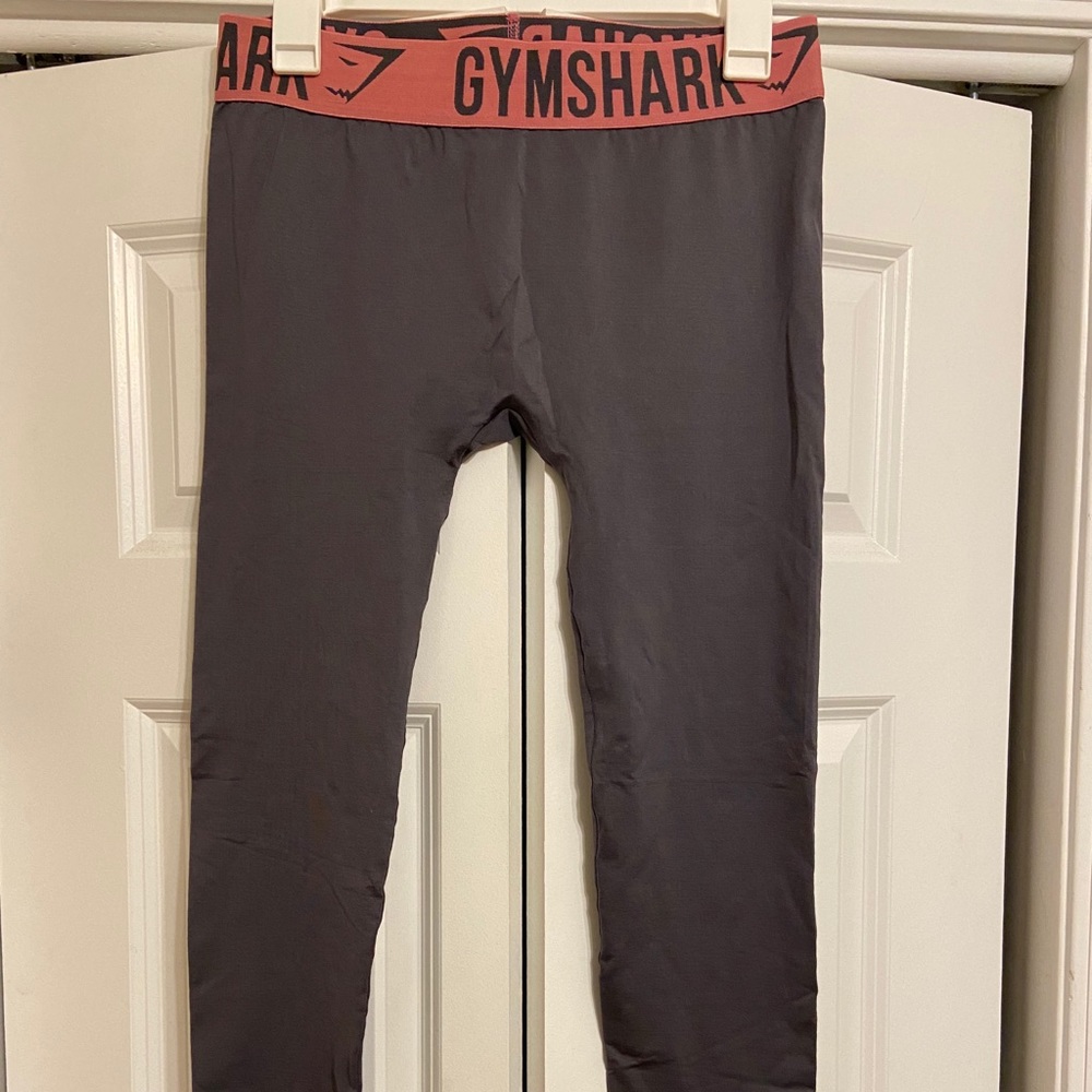 Gym shark leggings